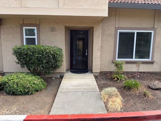 Building Photo - Updated 3 Bedroom 2.5 Bath 2 Story Condo F...