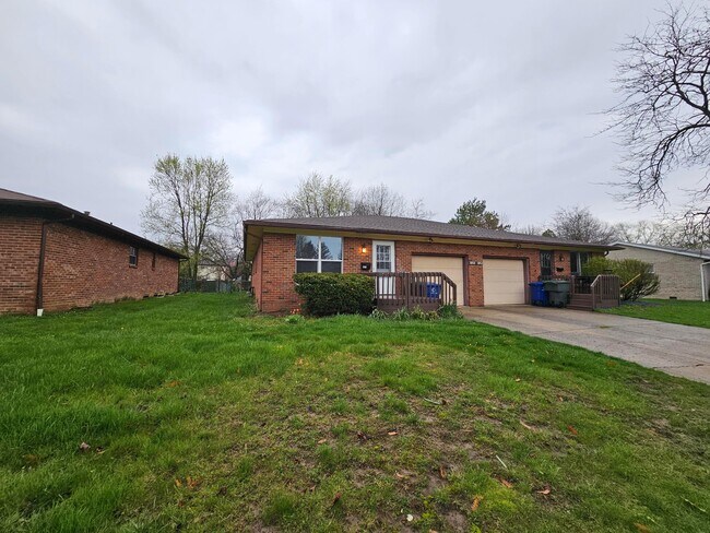 Building Photo - 1950 Hampstead Dr