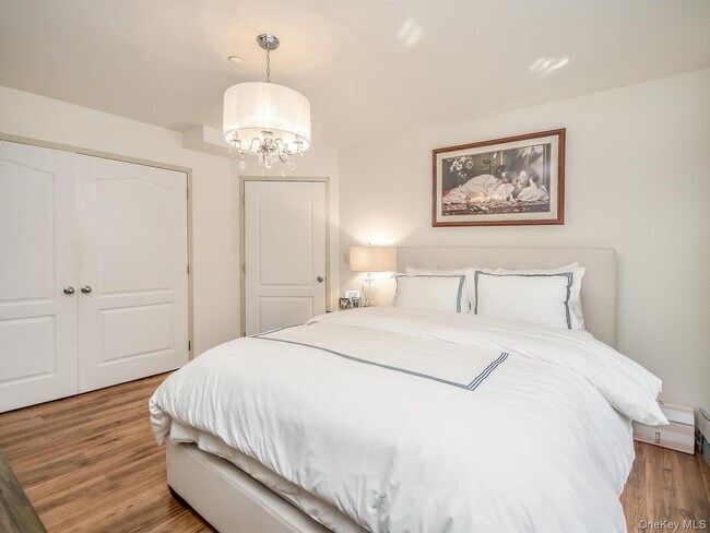 Building Photo - 400 Carney St