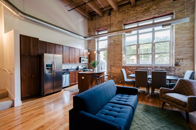 Primary Photo - 2111 W Churchill St