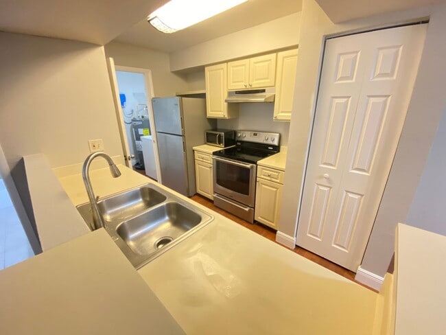 Foto del edificio - 2-Bed, 2-Bath Condo Near Celebration – Move-In Ready! **Application Special!**