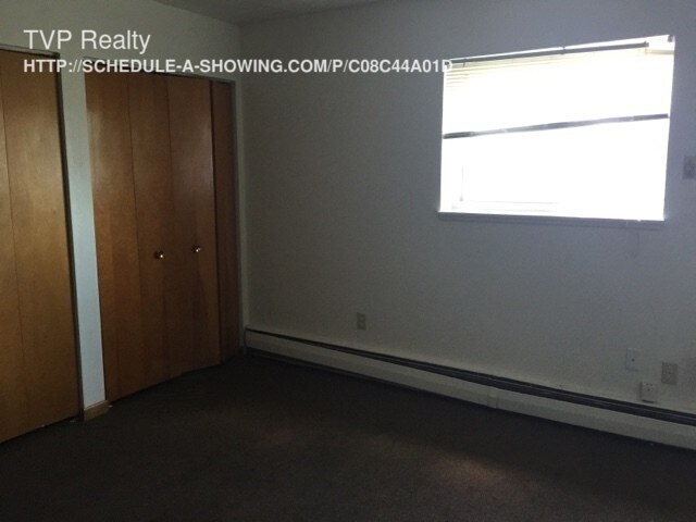 Building Photo - 1 bedroom..Pay Electric Only!