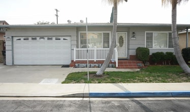 Building Photo - 6249-6253 Dorothy Dr