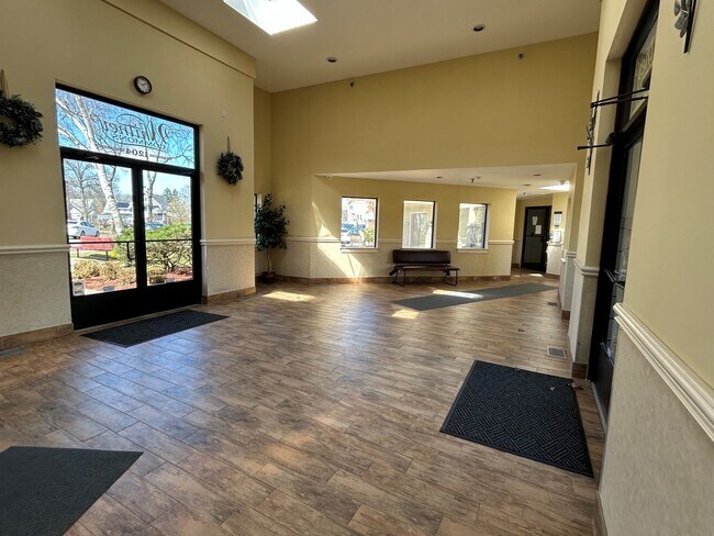 Foto del edificio - 1204 Whitney Ave