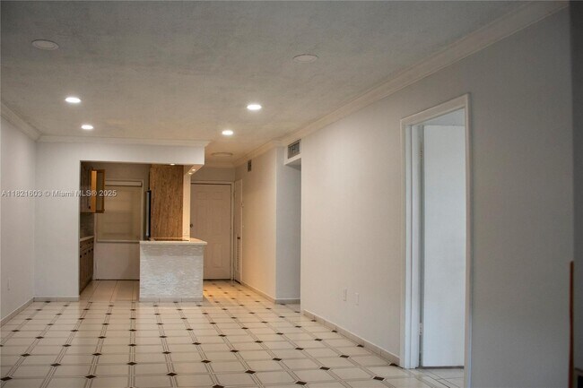 Building Photo - 110 Royal Palm Rd