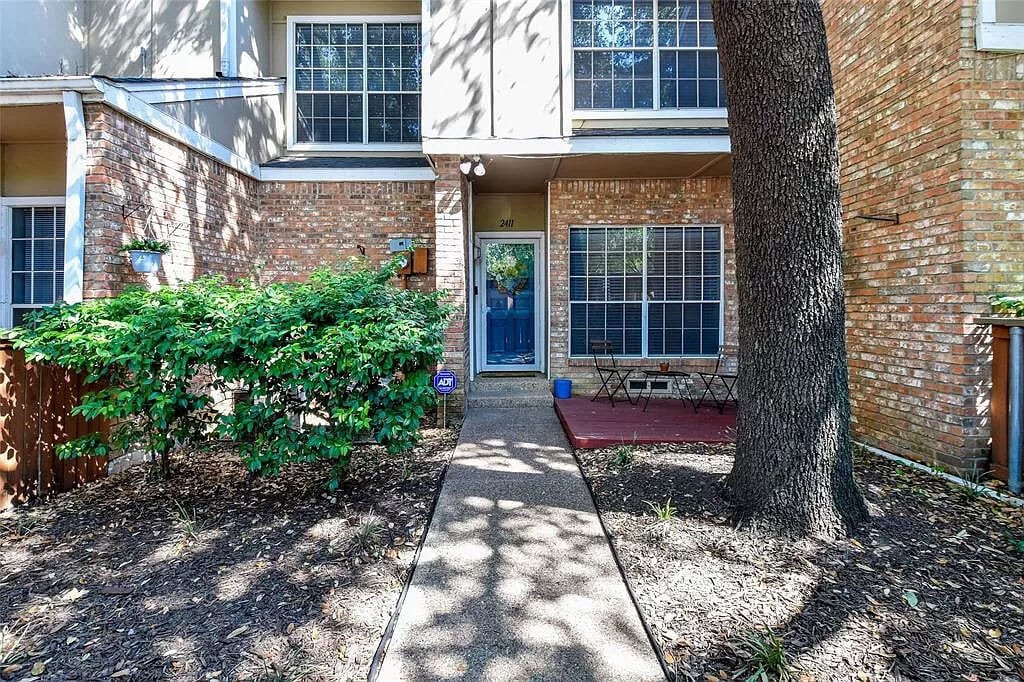 Main Entrance - 2411 Southlake Ct