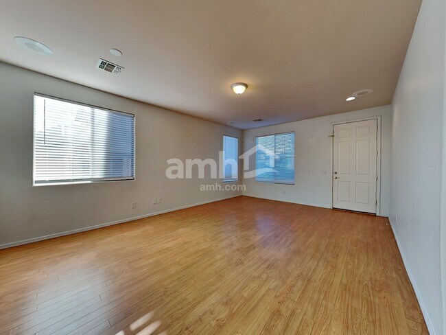 Foto del edificio - 17521 W Marshall Lane