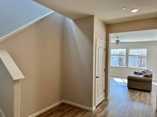 Building Photo - 5517 Kennedy Pl