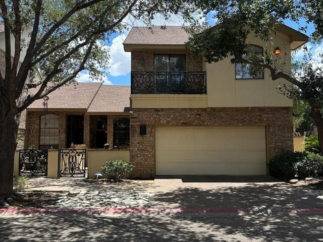 Primary Photo - 109 E Del Mar Blvd