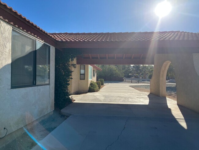 Foto del edificio - 3 bedroom 2.5 bath Home with a Bonus Room ...