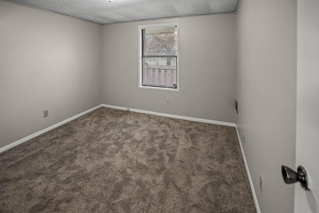 Building Photo - 5077 Queenswood Ct