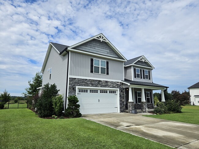 Building Photo - 105 Pinehurst Ln