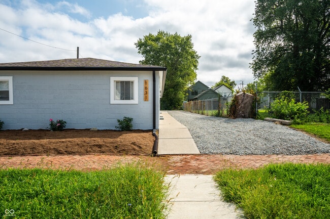 Building Photo - 1631 Columbia Ave