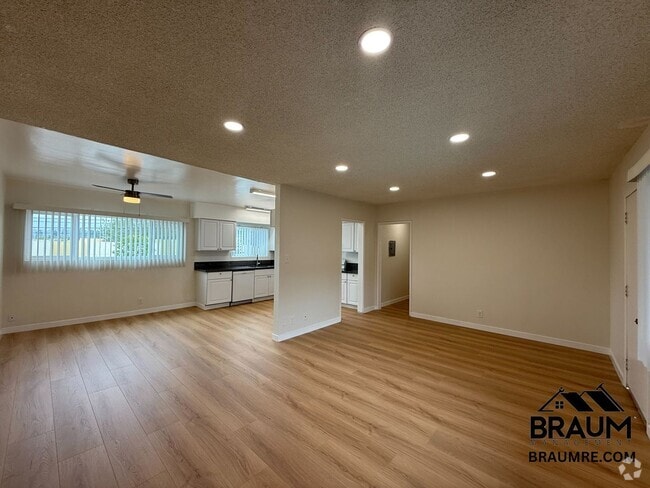 Building Photo - 13129 Oxnard St
