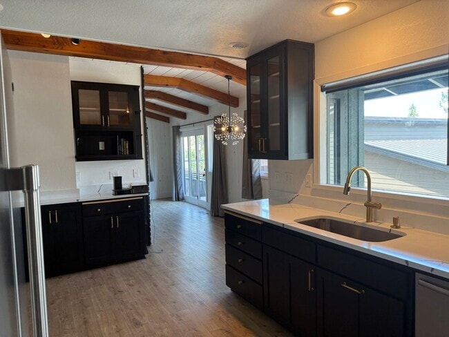 Building Photo - Newly remodel Charming Mid-Century Home