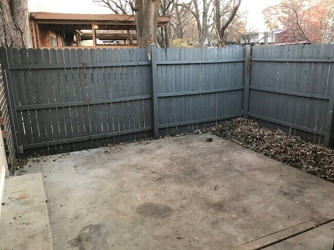 Foto del edificio - 8325 Grandview Ln