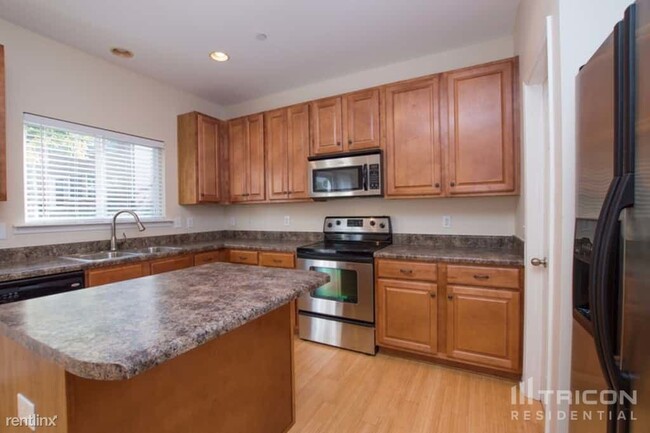 Building Photo - 4620 Van Leer Ct