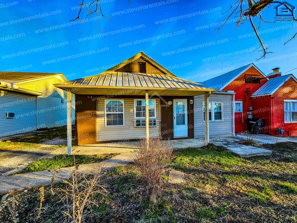 Primary Photo - 477 W End St