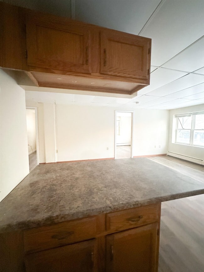 Building Photo - 324 Main St