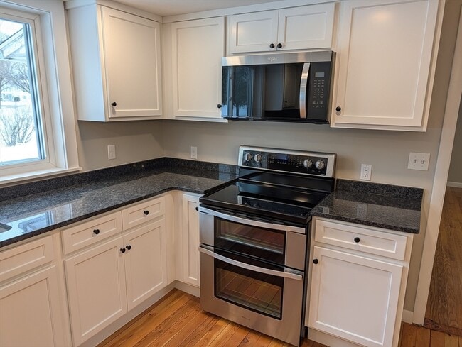 Building Photo - 116 Main St