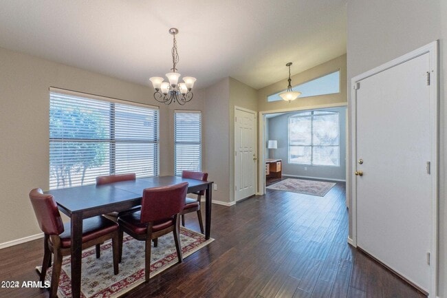 Foto del edificio - 4706 E Abraham Ln