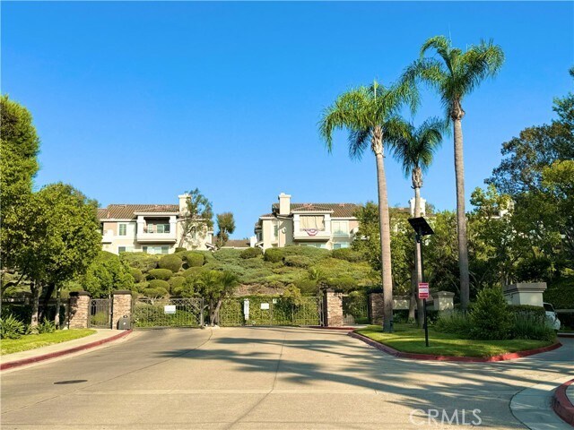 Primary Photo - 1032 S Sundance Dr