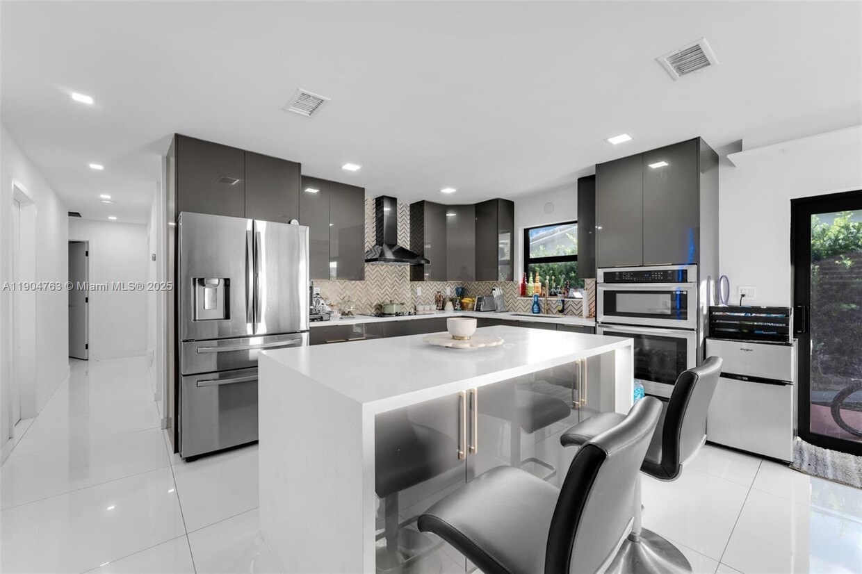 Foto principal - 10364 SW 6th St