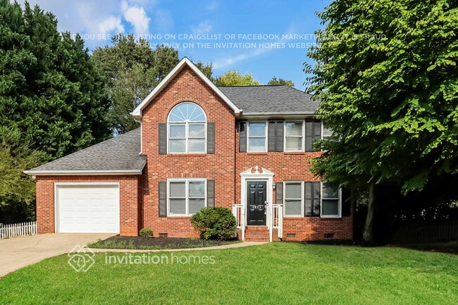 Building Photo - 1811 Southridge Dr