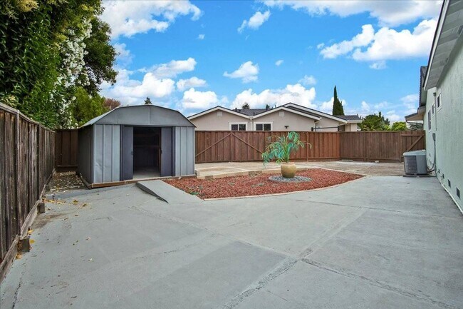 Foto del edificio - $3,950 / 4br - 1463ft2 - Updated 4 Beds / ...