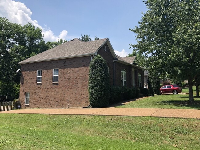 Building Photo - 211 Lakeside Park Dr