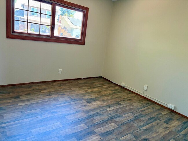 Foto del edificio - 478 Churchill Park Dr