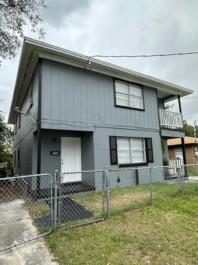 Building Photo - 712 Eaverson St