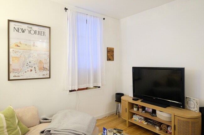 Building Photo - 1420 York Ave