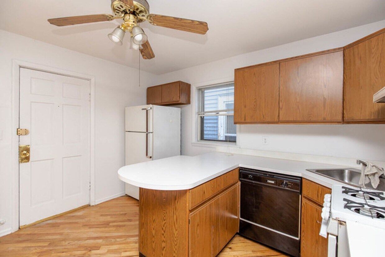 Foto principal - 3039 N Southport Ave