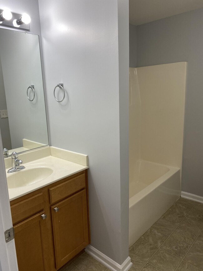Foto del edificio - 4455 Brassfield Dr