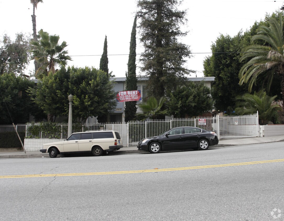 Building Photo - Beachwood Apartments