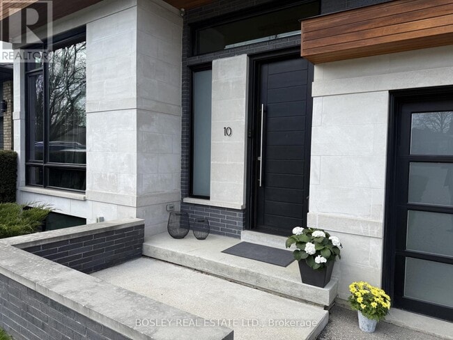 Building Photo - 10 Graystone Gardens