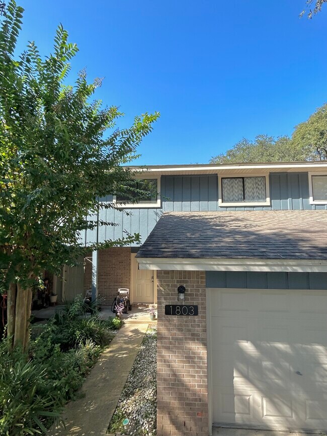 Building Photo - 1803 Valparaiso Blvd