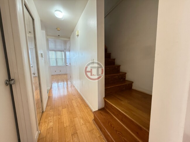 Foto del edificio - 227 Admiral Ln