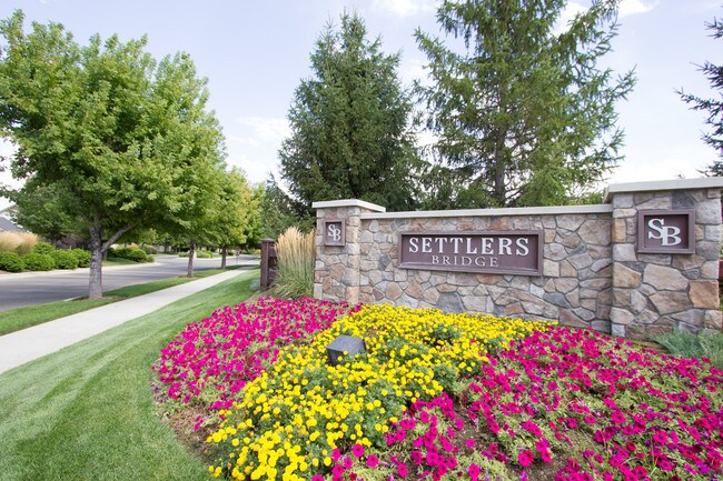 Building Photo - Settler's Bridge