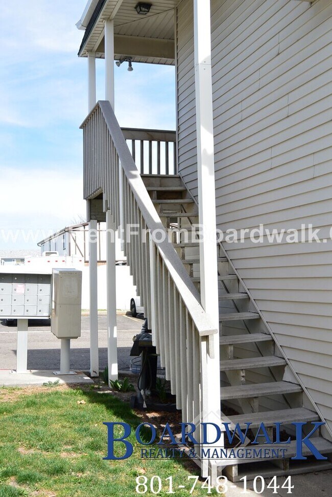 Building Photo - Two Bedroom With Great Amenities in Taylor...