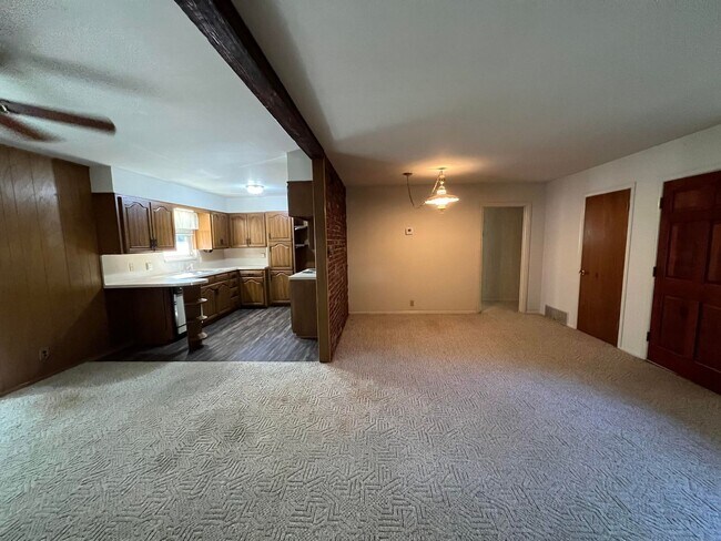 Foto del edificio - CHARMING 3 BEDROOM 2 BATH ONE STORY HOME W...