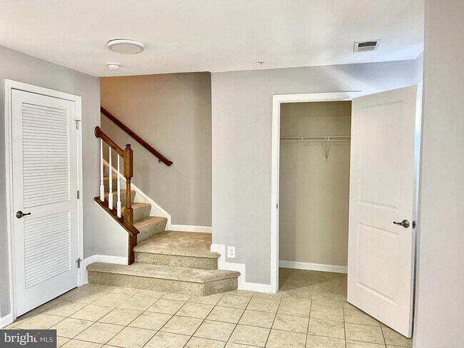 Building Photo - 9435 Paragon Ct