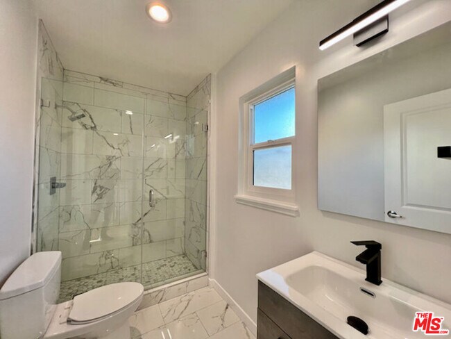 Foto del edificio - 903 S Barrington Ave