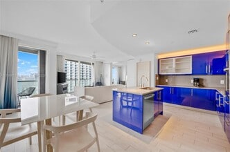 Building Photo - 3101 Bayshore Dr
