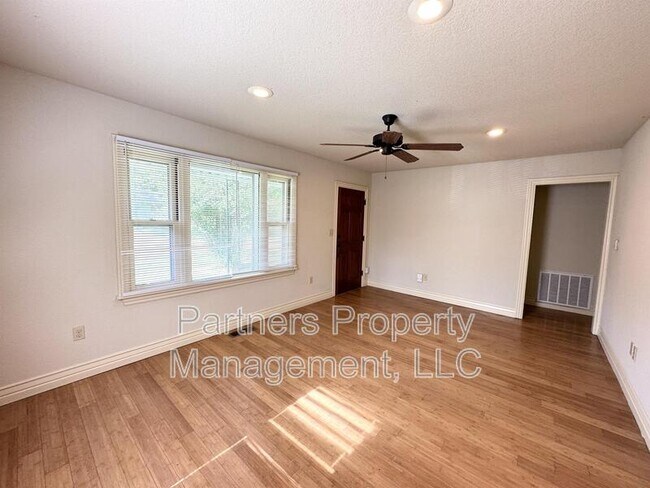 Building Photo - 1140 W Hendrix St
