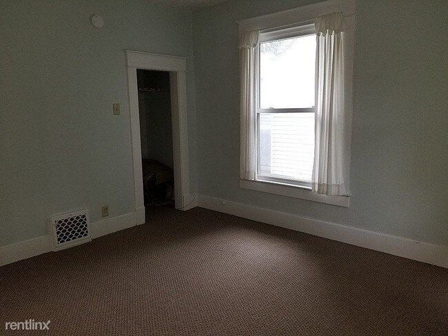 Foto del edificio - 827 W Riverside Ave