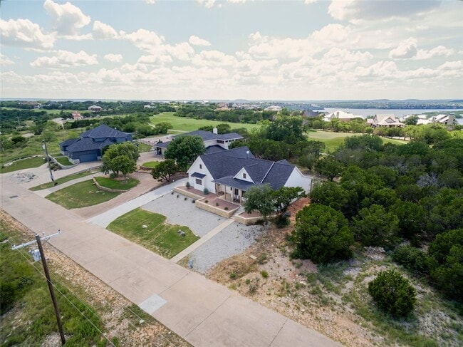 Building Photo - 405 Oak Tree Dr
