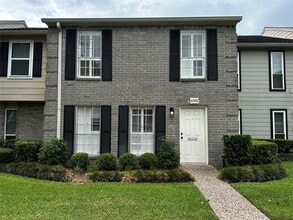 Building Photo - 10378 Briar Forest Dr