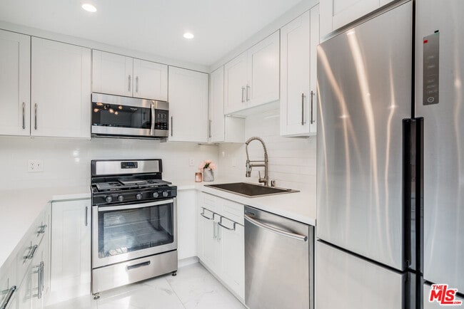 Foto del edificio - 11235 Richland Ave